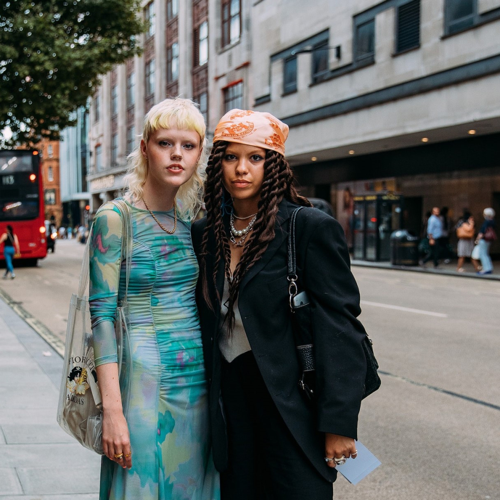 Τα ωραιότερα street style looks από το London Fashion Week