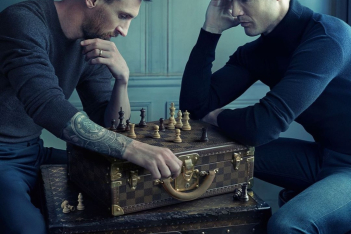 Ο Ronaldo και ο Messi παίζουν σκάκι για τη νέα καμπάνια της Louis Vuitton (και προκαλούν κύματα ενθουσιασμού)