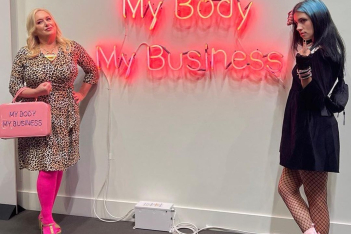 My Body, My Business: Μία φεμινιστική δημοπρασία που στηρίζει το δικαίωμα στην άμβλωση