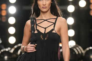 Μπέλα Χαντίντ: Οι φήμες πως ο Dior την αντικατέστησε με μοντέλο από το Ισραήλ και το viral hashtag #BoycottDior