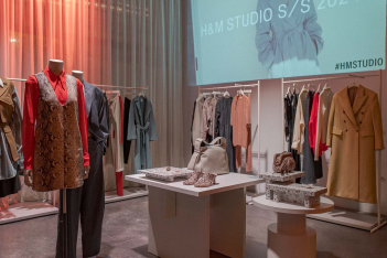 H&M Studio S/S24: Διαχρονικό στιλ και 70’S vibes
