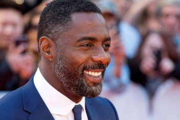 Ο «πιο sexy άνδρας για το 2018», Idris Elba έγινε 48 και έλαβε την πιο όμορφη ευχή από τη μεγαλύτερη του θαυμάστρια
