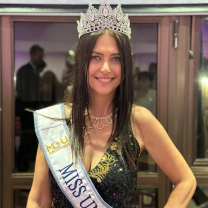 Η ομορφιά δεν έχει ηλικία: 60χρονη στέφθηκε Miss Buenos Aires και θα διαγωνιστεί στα Miss Universe