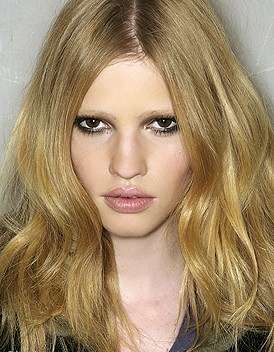 lara_stone_mode_une