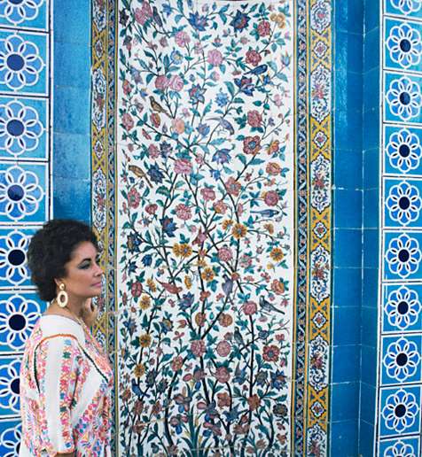 7219110329174459admiringtilesatShiraz