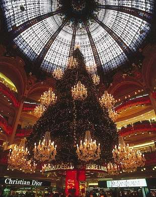 paris christmas tree