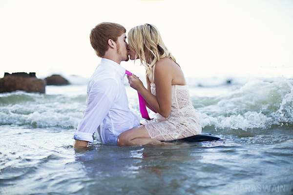 kiss in the water