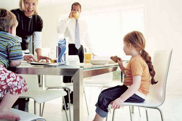 1001_FAMILY_BREAKFAST