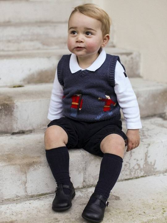 2407BDD800000578-0-Prince_George_dressed_in_an_adorable_jumper_in_a_picture_that_wa-a-31_1418499317923