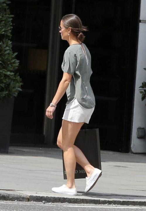 EXCLUSIVE: Pippa Middleton was seen shopping in the sunshine on the King's Road. She was Dressed casually in an open-backed silk tank top and a pair of white denim waffle shorts. She was pictured with a bag of products from David Mellor, the upmarket homeware designer with a flagship store in Sloane Square. Pictured: Pippa Middleton Ref: SPL1081656  090815   EXCLUSIVE Picture by: Splashnews Splash News and Pictures Los Angeles:	310-821-2666 New York:	212-619-2666 London:	870-934-2666 photodesk@splashnews.com 