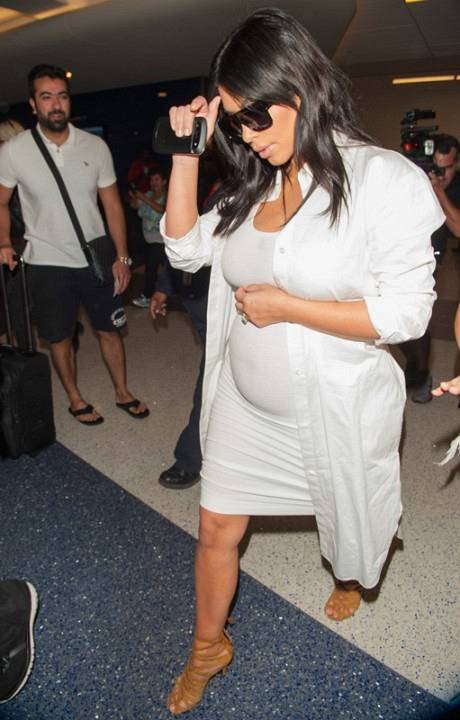 Pregnant Kim Kardashian is seen at Los Angeles International Airport in Los Angeles, California. Pictured: Kim Kardashian Ref: SPL1095271  040815   Picture by: GONZALO/Bauergriffin.com 