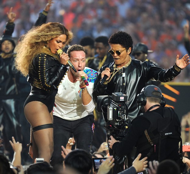 Beyonce, Chris Martin of Coldplay, and Bruno Mars perform during the Pepsi Halftime show at Super Bowl 50 at Levi's Stadium on February 7, 2016 in Santa Clara, California. Pictured: Beyonce,Chris Martin,Bruno Mars Ref: SPL1222731 070216 Picture by: PG / Splash News Splash News and Pictures Los Angeles: 310-821-2666 New York: 212-619-2666 London: 870-934-2666 photodesk@splashnews.com 