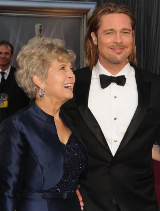 Brad-Pitt-και-η-μητέρα-του-Jane