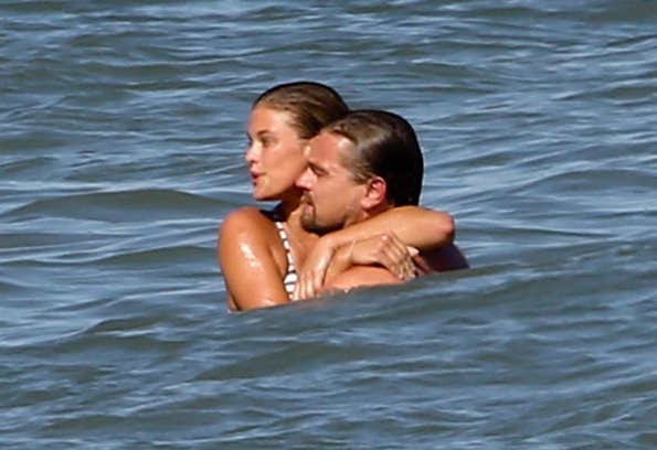 Leonardo-DiCaprio-Nina-Agdal-Kissing-Beach-LA (2) 570b