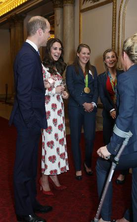 LONDON, ENGLAND - OCTOBER 18: Prince William, Duke of Cambridge and Catherine, Duchess of Cambridge meet athletes at a reception for Team GB's 2016 Olympic and Paralympic teams hosted by Queen Elizabeth II at Buckingham Palace October 18, 2016 in London, England. (Photo by Yui Mok - WPA Pool /Getty Images)