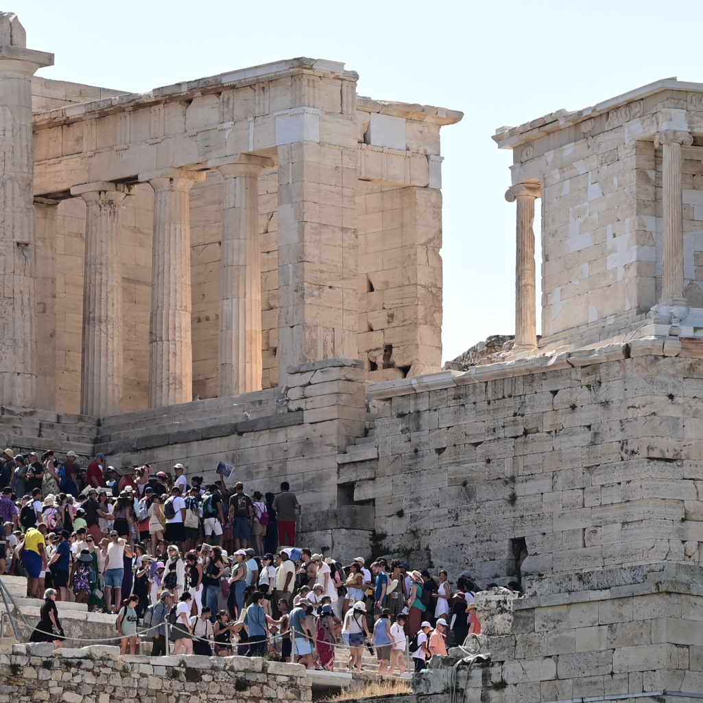 Καύσωνας Κλέων: Λιποθύμησε τουρίστρια στην Ακρόπολη - Κλείνει σήμερα ο αρχαιολογικός χώρος