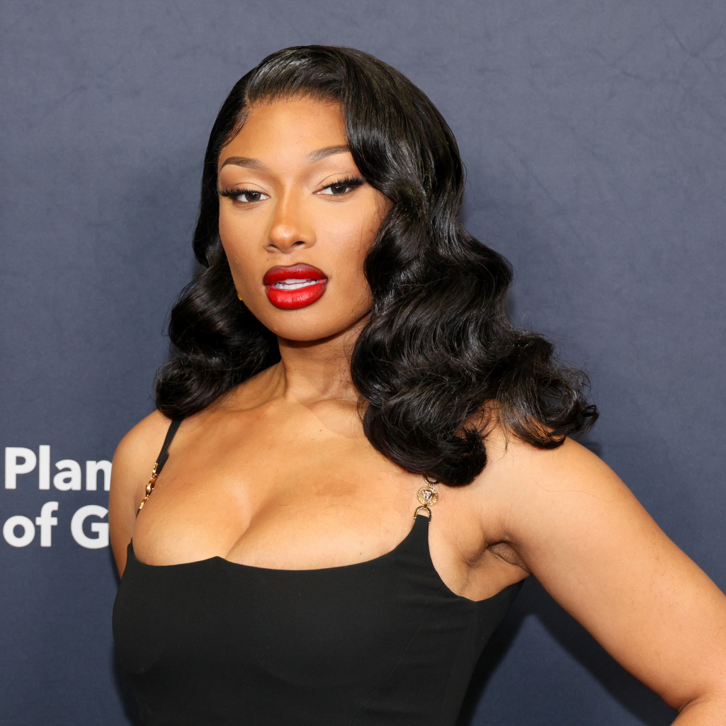 Φωτογράφος μηνύει τη Megan Thee Stallion: Ήταν κακοποιητική, τον ανάγκασε να τη δει να κάνει σεξ και τον απέλυσε