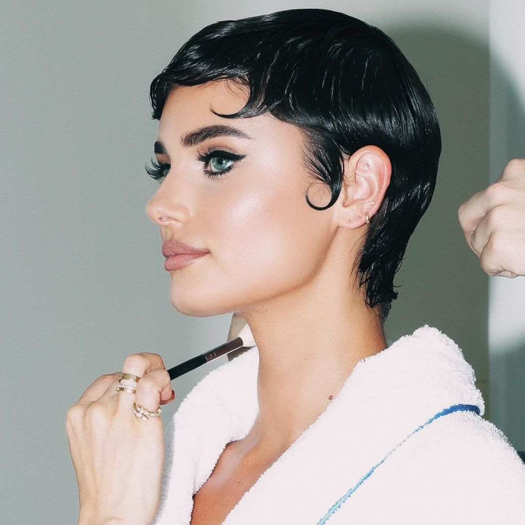 Brow mascaras: 5 συνθέσεις που κρατάνε τα φρύδια στη θέση τους