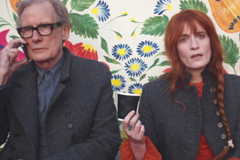 Free: Στο νέο τραγούδι των Florence + the Machine,  ο Bill Nighy είναι το άγχος προσωποποιημένο
