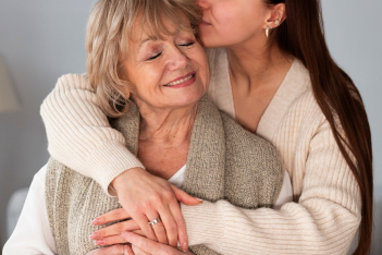 Γιορτή της Μητέρας: 5 τρόποι για να δείξεις στη μαμά σου ότι την αγαπάς, χωρίς να της το πεις